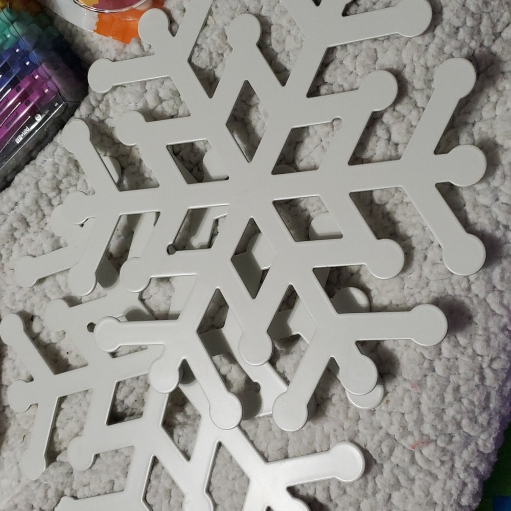 NWOT 2 Snowflake Trivets